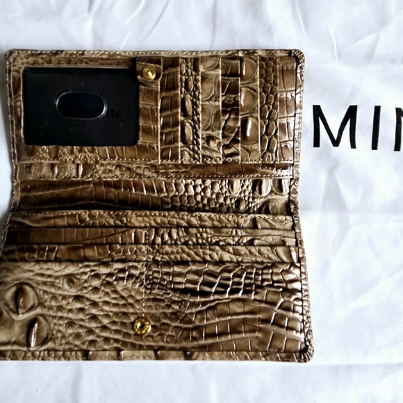 Brahmin Ady Wallet in Riviera Melbourne Leather - Picture 2 of 3